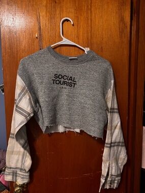 Hollister’s Social Tourist Gray Cropped Sweatshirt with Plaid Sleeves